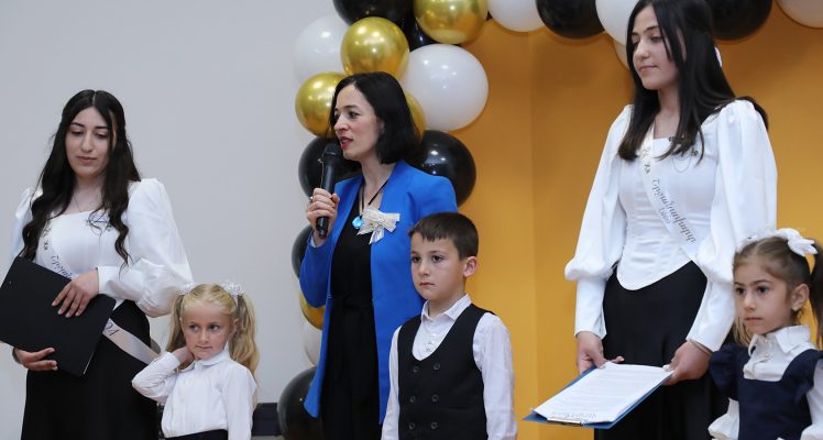 Ամուր գրկեք ձեր ընկերներին, շնորհակալություն հայտնեք ուսուցիչներին. Ժաննա Անդրեասյանը շնորհավորել է շրջանավարտներին