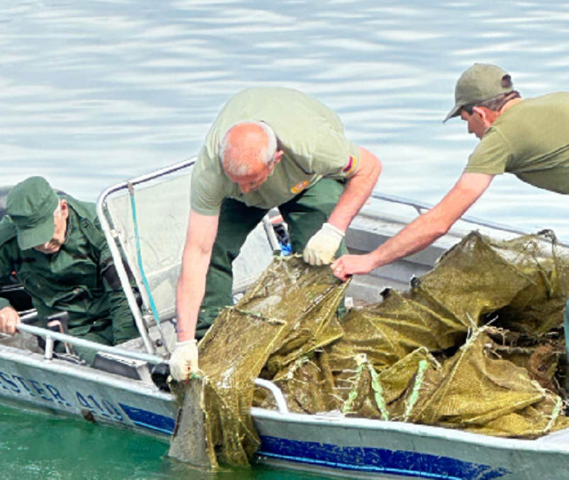 Սևանա լճից դուրս է բերվել ապօրինի տեղադրված 41 խեցգետնաորսիչ և 8 ձկնորսական ցանց