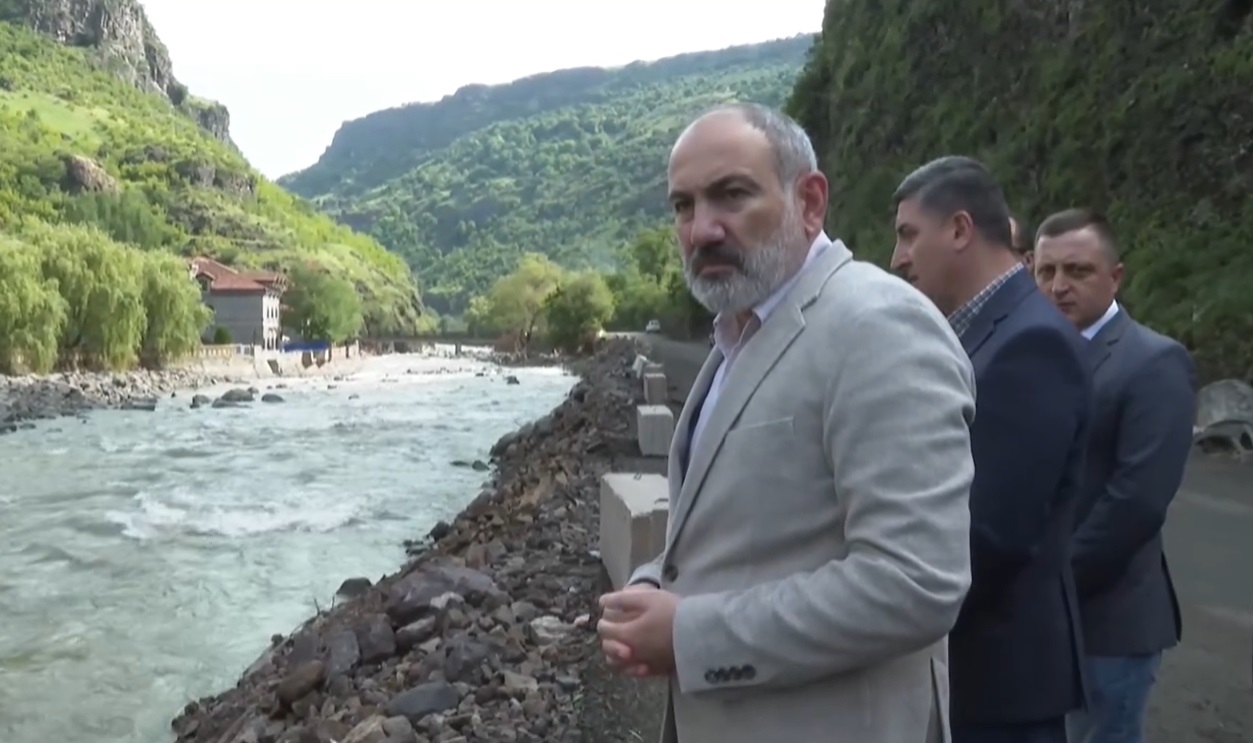 Նիկոլ Փաշինյանն այցելել է աղետի գոտի