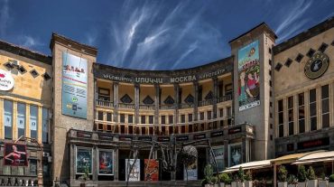 «Մոսկվա» կինոթատրոնի  տանիքից 2 քաղաքացի վայր է ընկել