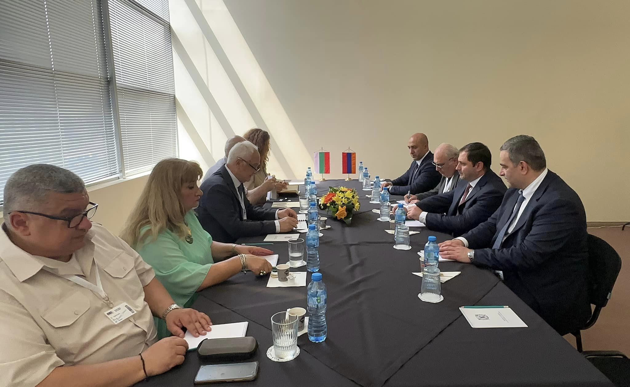 Սուրեն Պապիկյանը հանդիպել է Բուլղարիայի պաշտպանության նախարարի հետ