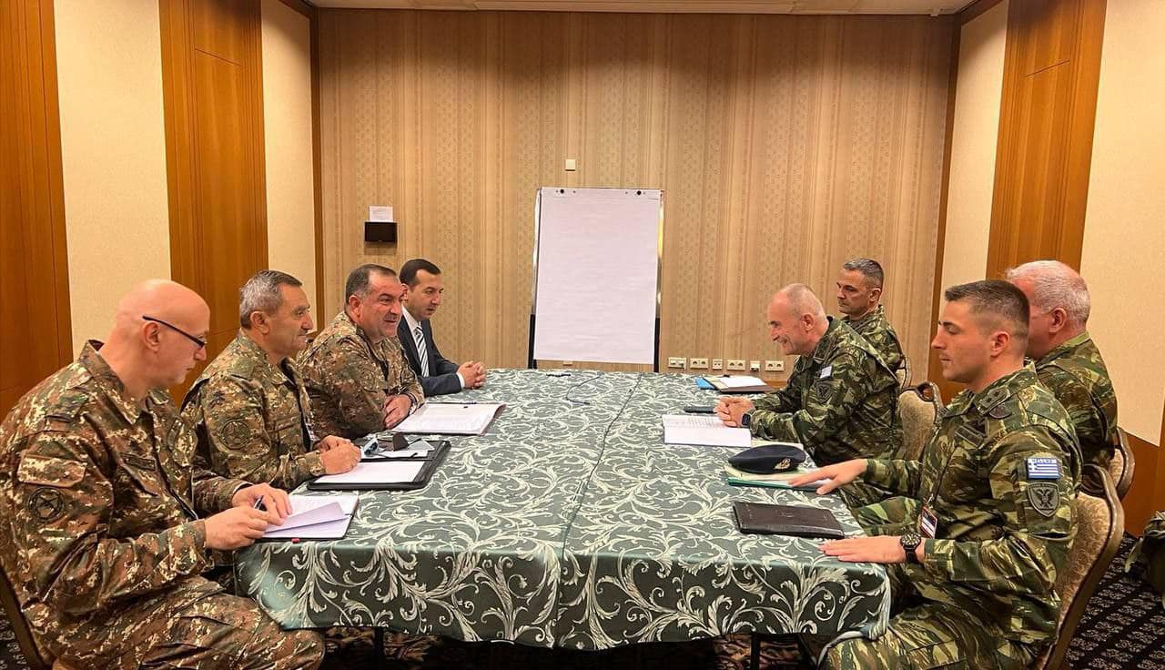 Էդվարդ Ասրյանը հանդիպել է Հունաստանի ցամաքային զորքերի հրամանատար Գեորգիոս Կոստիդիսի հետ