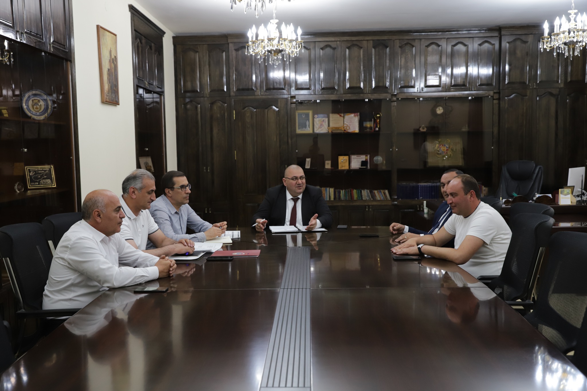 Շիրակի մարզպետն աշխատանքային խորհրդակցություն է անցկացրել