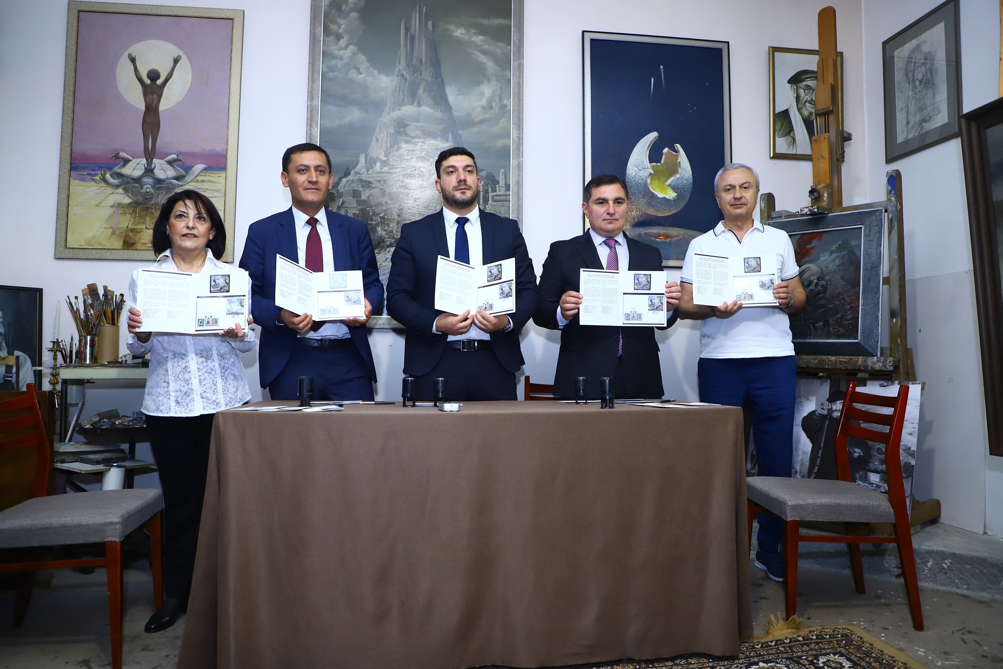Երկու նոր նամականիշ՝ նվիրված «Մեծանուն հայեր. Վալենտին Պոդպոմոգովի ծննդյան 100-ամյակ» թեմային