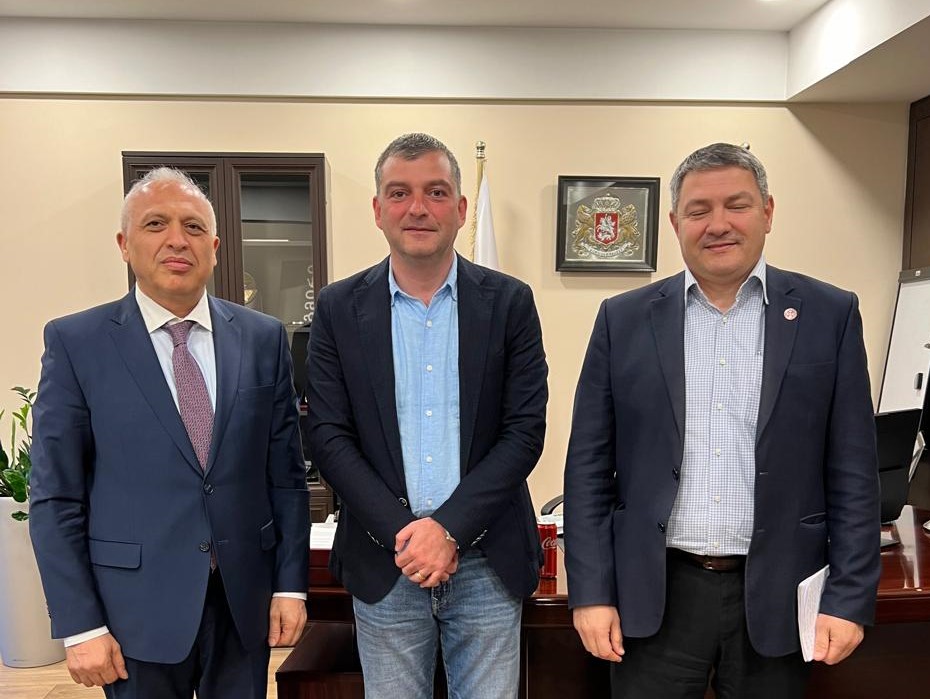 Դեսպան Աշոտ Սմբատյանը հանդիպել է Վրաստանի պաշտպանության նախարարի տեղակալի հետ