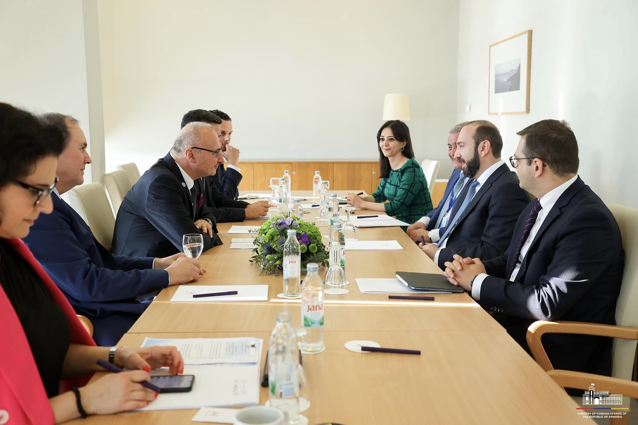 Արարատ Միրզոյանը հանդիպում է ունեցել Խորվաթիայի ԱԳ նախարար Գորդան Գրլիչ Ռադմանի հետ
