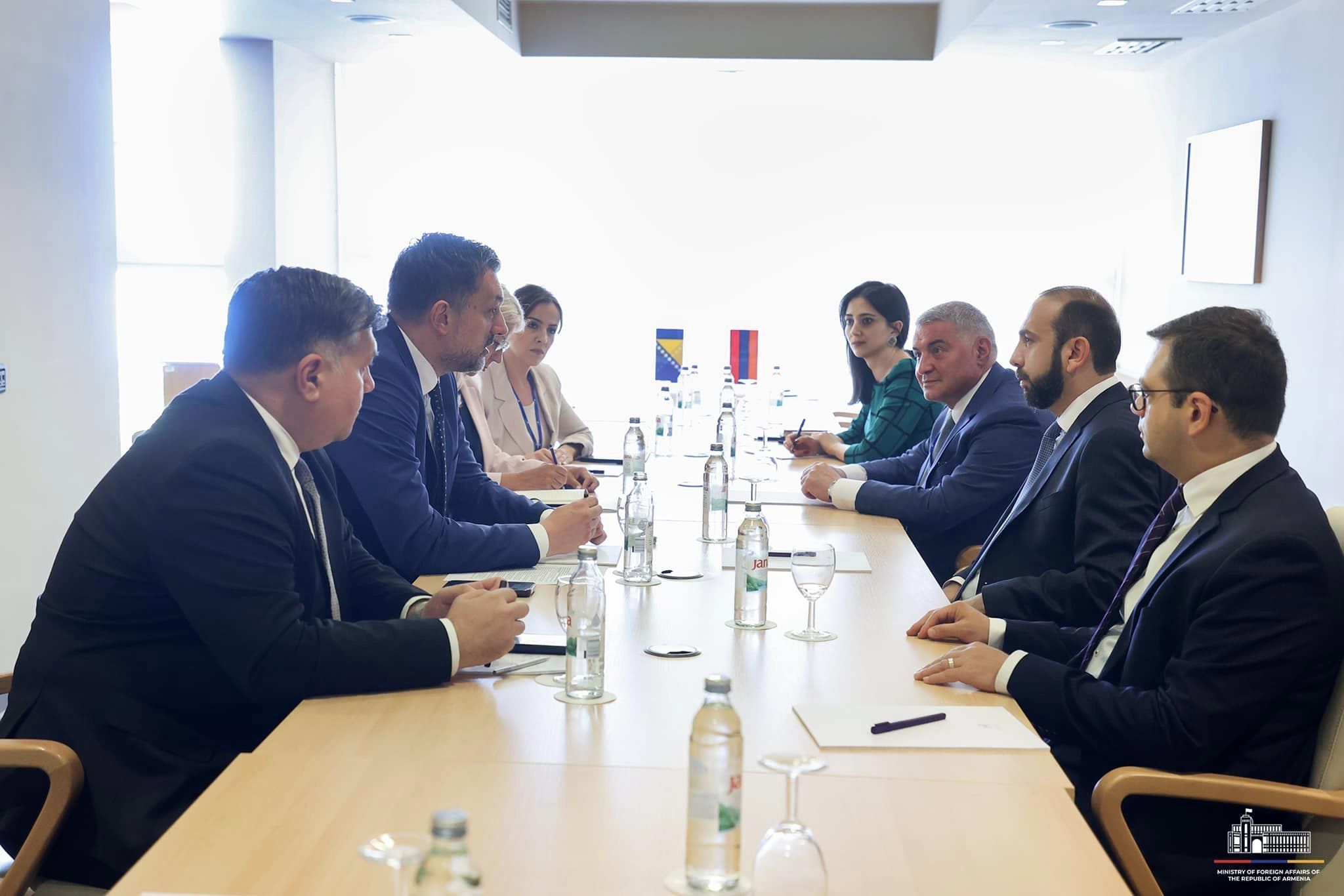 Արարատ Միրզոյանը հանդիպում է ունեցել Բոսնիա և Հերցեգովինայի ԱԳ նախարար Էլմեդին Կոնակովիչի հետ