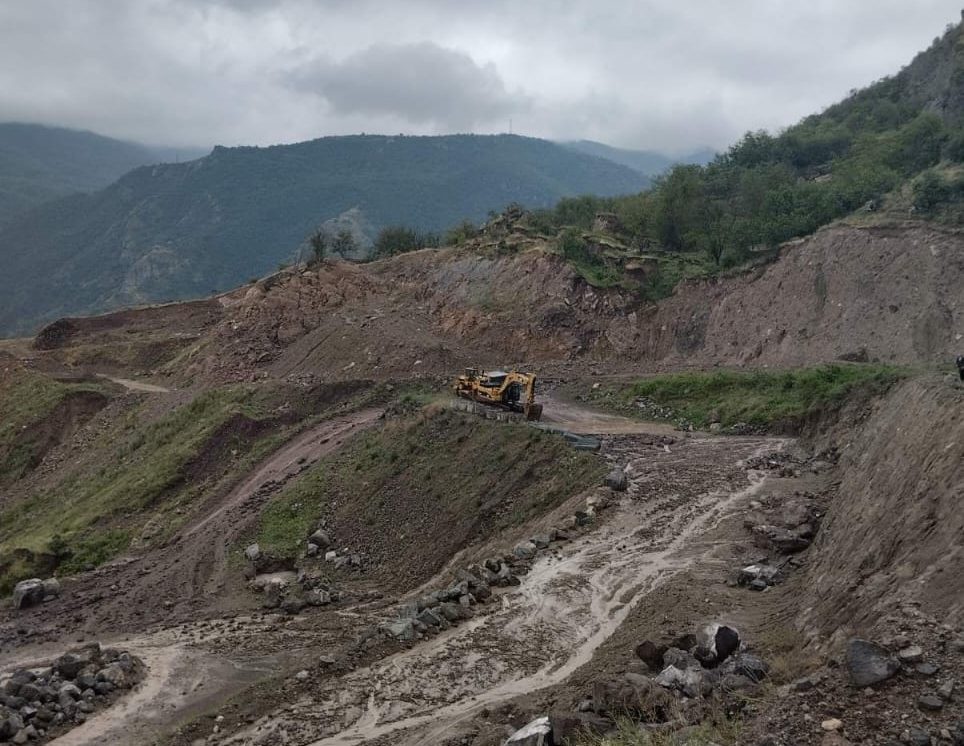 Հորդառատ անձրևների հետևանքով փլուզվել է Խոտ-Որոտան այլընտրանքային ճանապարհի մի հատվածը