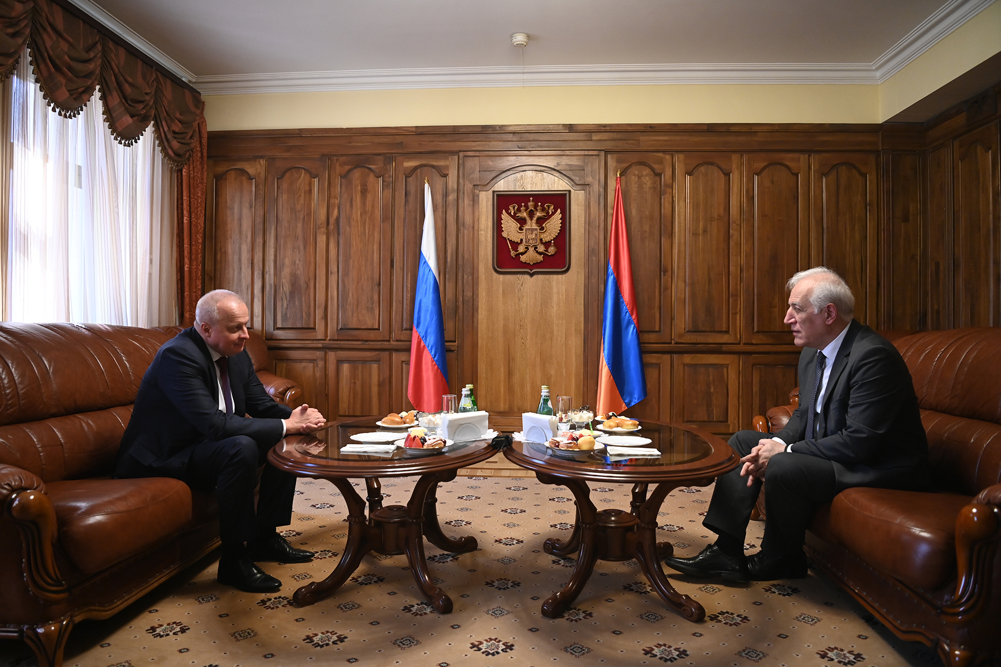 Նախագահ Վահագն Խաչատուրյանը Ռուսաստանի օրվա առթիվ այցելել է Հայաստանում ՌԴ դեսպանատուն