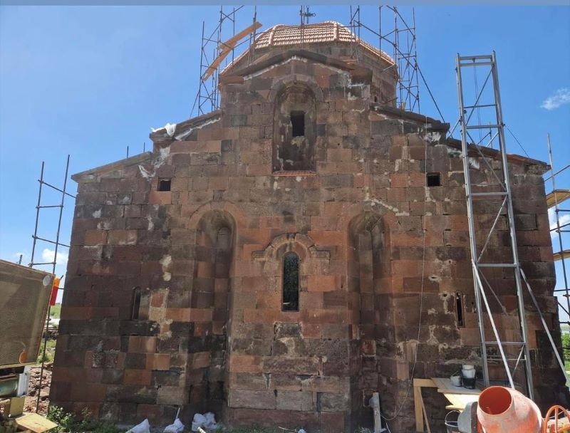 Նորոգվում է Արագածոտնի մարզի Գառնահովիտի Սուրբ Գևորգ եկեղեցու տանիքածածկը
