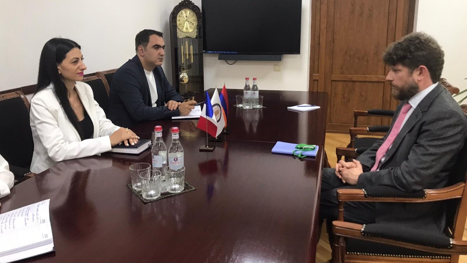 ՄԻՊ-ն ու Ֆրանսիայի դեսպանը մտքեր են փոխանակել սահմանադրական կարգի, օրենքի գերակայության և քաղաքացիական ազատությունների հարգման վերաբերյալ