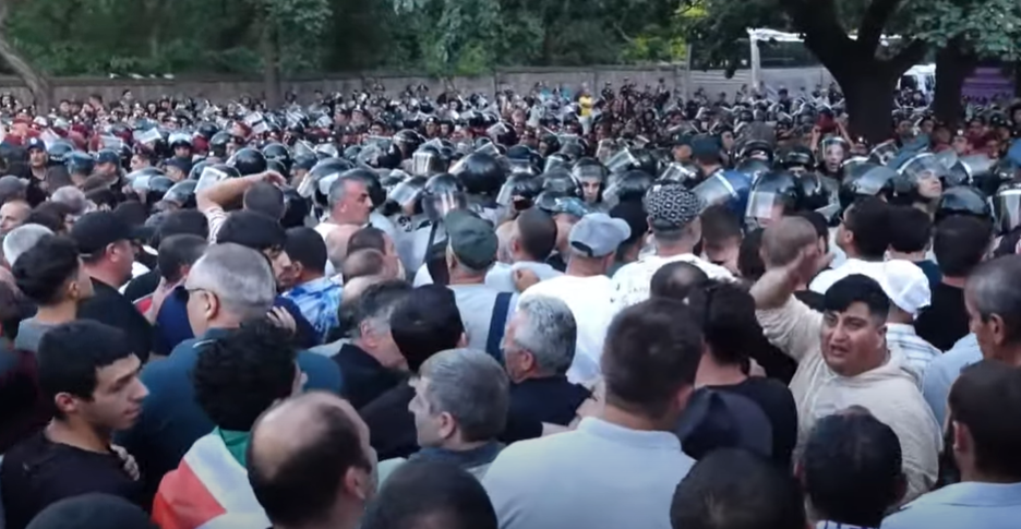 17 ոստիկան վնասվածքներ է ստացել