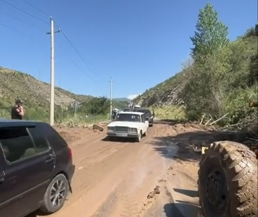 Վարդենյաց լեռնանցքի՝ Սալլի բնակավայրի հատվածում ճանապարհի երթեւեկությունը միակողմանի բացվել է