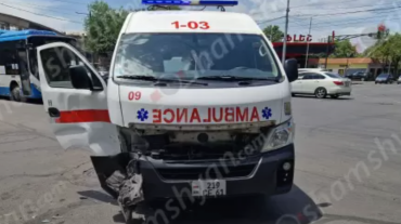 Երևանում հերթական ավտովթարն է տեղի ունեցել կանչի վայր մեկնող շտապօգնության մասնակցությամբ․ կա տուժած
