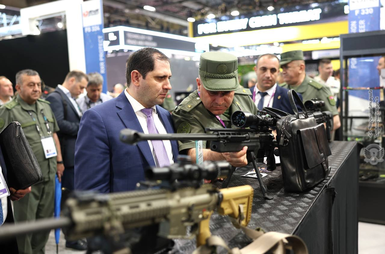Սուրեն Պապիկյանը շարունակել է շրջայցը EUROSATORY միջազգային ցուցահանդեսի տաղավարներում