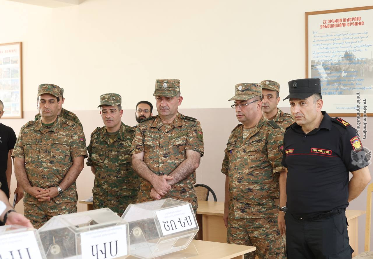 ԶՈՒ ԳՇ պետն այցելել է ՊՆ կենտրոնական հավաքակայան