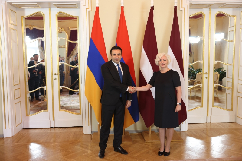 Ալեն Սիմոնյանը հանդիպել է Լատվիայի Սեյմի խոսնակ Դաիգա Միերինյայի հետ