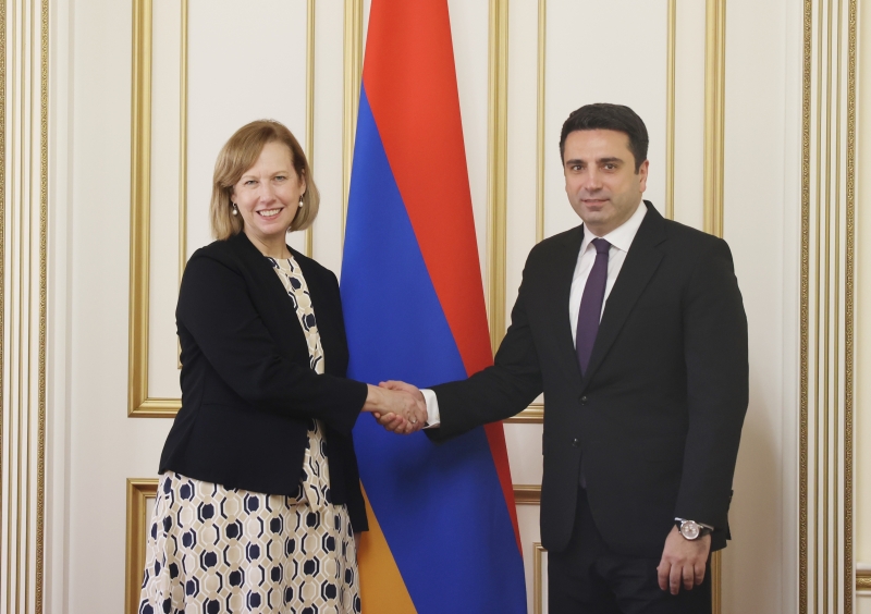Ալեն Սիմոնյանն ընդունել է ԱՄՆ դեսպան Քրիստինա Քվինին