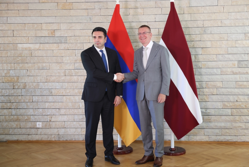 Ալեն Սիմոնյանը հանդիպել է Լատվիայի նախագահ Էդգարս Ռինկևիչսի հետ