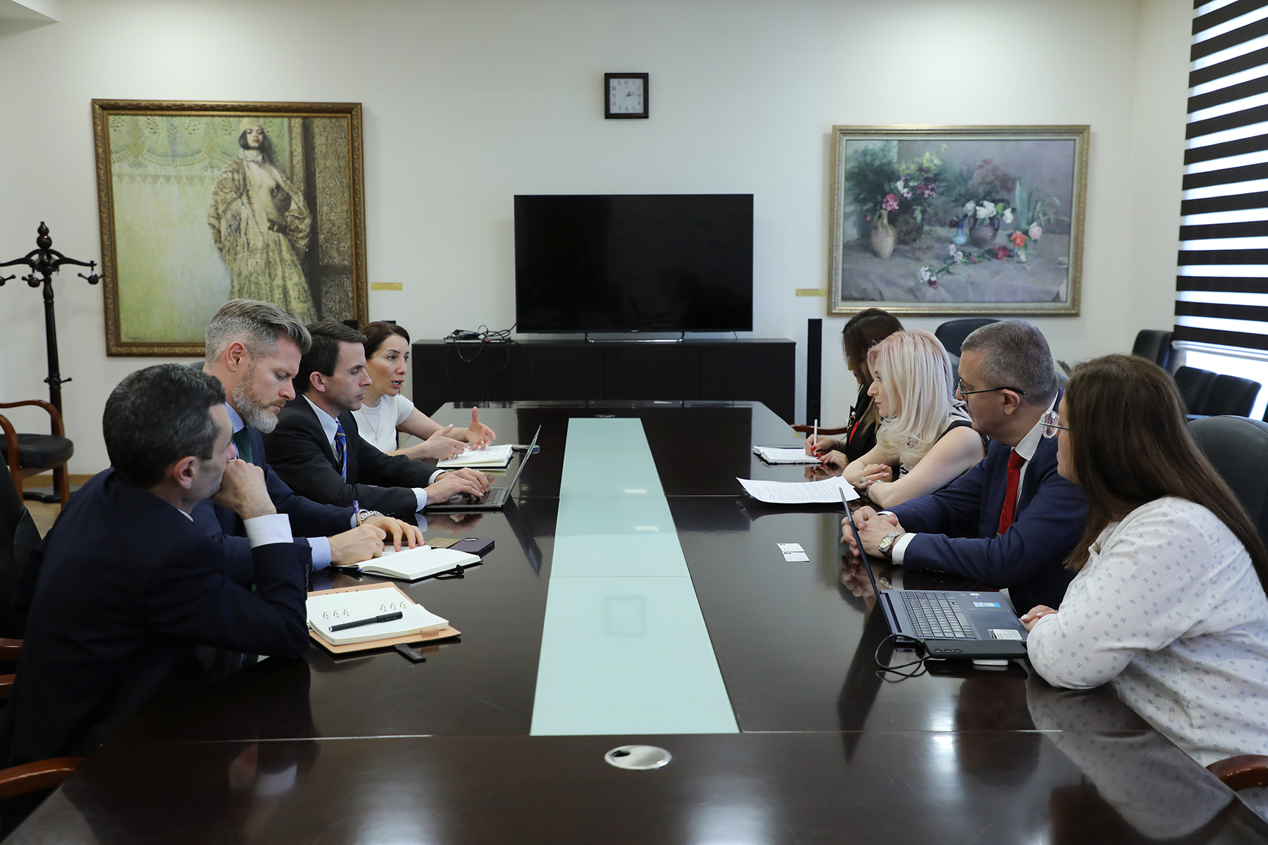 «ՀՀ դպրոցներում անվտանգային բարձր չափանիշների ապահովումը կարևոր է». Արաքսիա Սվաջյանն ընդունել է ԱԶԲ պատվիրակությանը