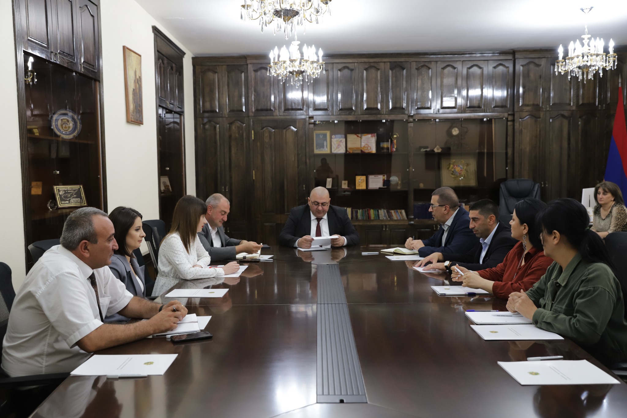 ԼՂ-ից բռնի տեղահանված ընտանիքներին բնակարանային ապահովման պետական աջակցության ծրագրի իրականացման կարգին իրազեկելու նպատակով Շիրակի մարզում ստեղծվել է աշխատանքային խումբ