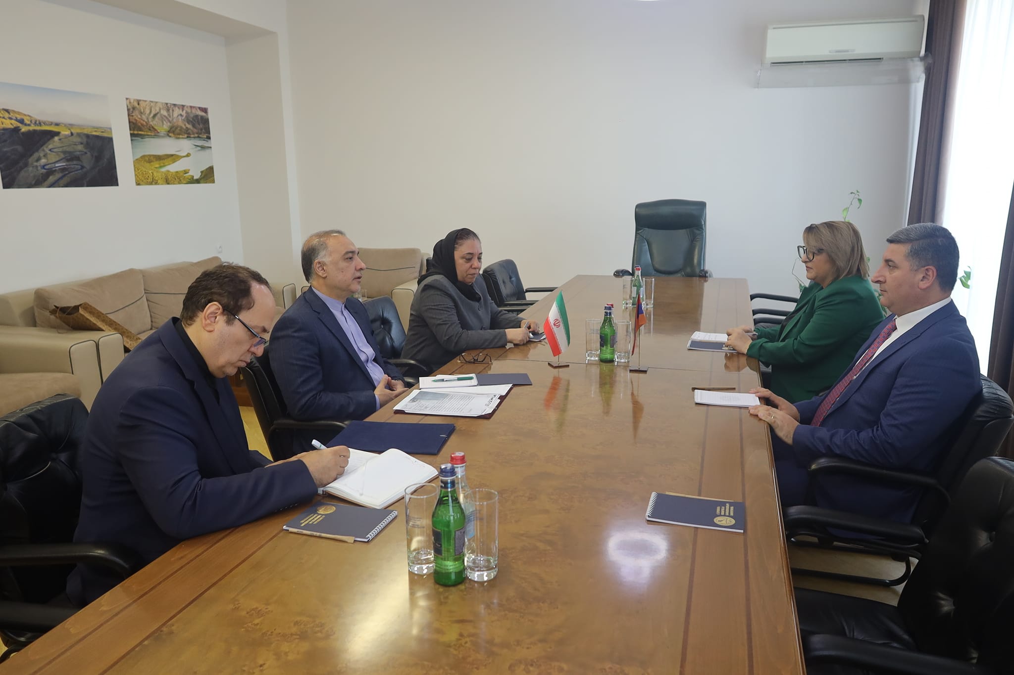 Գնել Սանոսյանը և Իրանի դեսպանն ընդգծել են Իրան-Հայաստան երրորդ էլեկտրահաղորդման գծի շինարարության շուտափույթ ավարտելու անհրաժեշտությունը