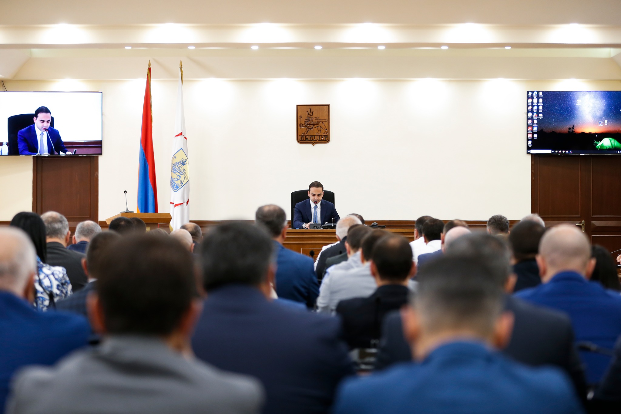 Մայրաքաղաքի տարբեր փողոցներում կայանված զբոսաշրջային ավտոբուսներն ու միկրոավտոբուսները կհեռացվեն․ քաղաքապետարան