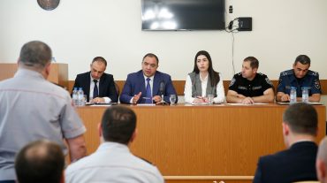 ՆԳ նախարարը Սյունիքի մարզում աշխատանքային խորհրդակցություններ է անցկացրել ոստիկանների և փրկարարների հետ