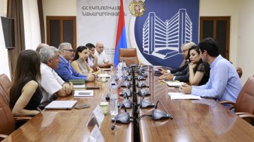 Էկոնոմիկայի նախարարի տեղակալը հանդիպել է դեղագործական ընկերությունների ներկայացուցիչների հետ՝ ոլորտի խնդիրները քննարկելու նպատակով