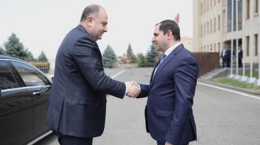 Սուրեն Պապիկյանն ընդունել է Վրաստանի պաշտպանության նախարար Իրակլի Չիկովանիին
