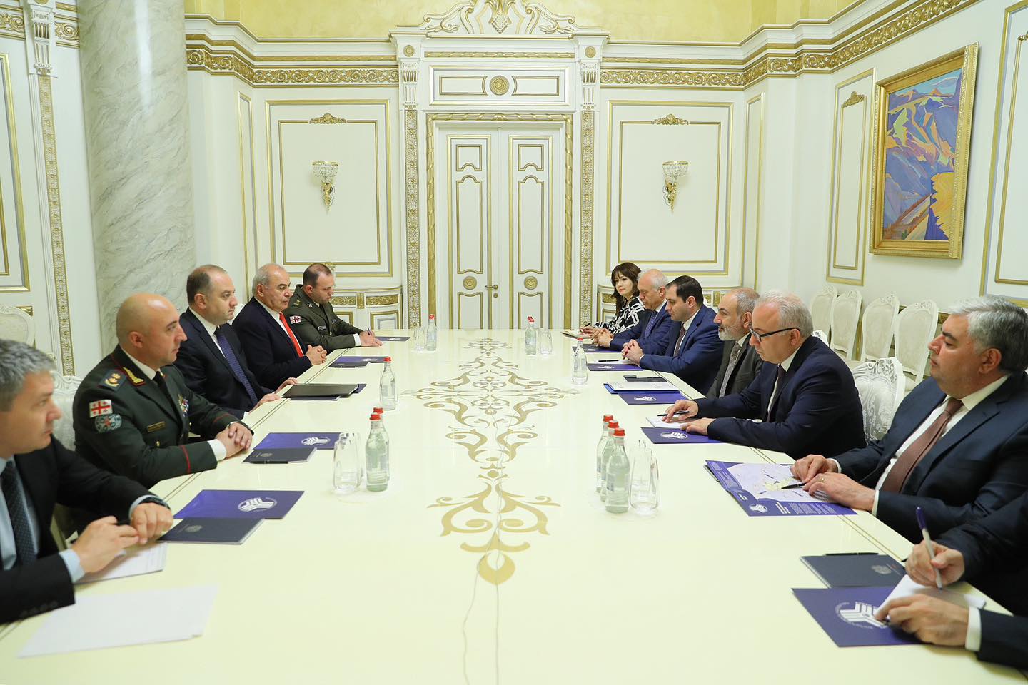 Նիկոլ Փաշինյանն ընդունել է Վրաստանի պաշտպանության նախարար Իրակլի Չիկովանիին
