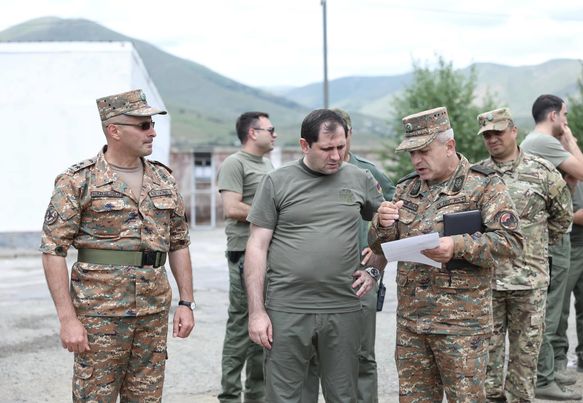 Սուրեն Պապիկյանը հետևել է զորամիավորման սպաների հերթական խմբի ատեստավորման գործընթացին