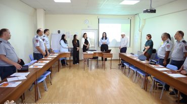 Ընտանեկան բռնության դեմ պայքարի  շրջանակում 1800 համայնքային ոստիկան բարելավում է մասնագիտական կարողությունները. ՆԳ նախարարի տեղակալը հետևել է ընթացքին