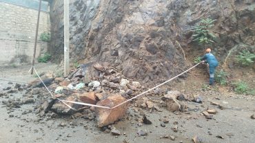 Փրկարարները մաքրել են երթևեկությանը խոչընդոտող ժայռաբեկորները