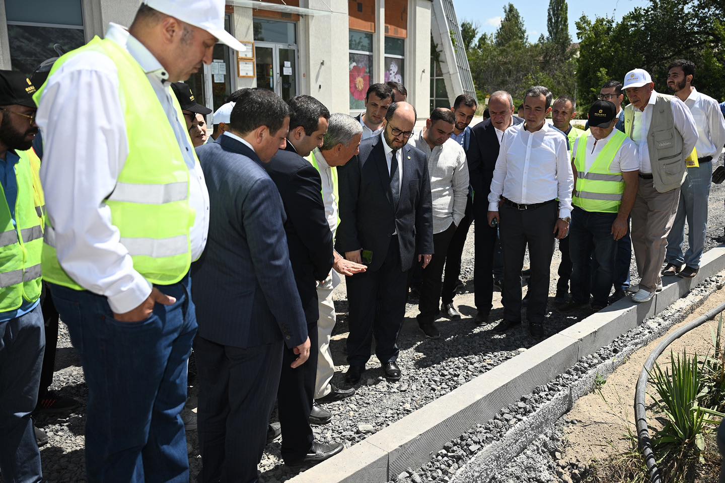 Արայիկ Հարությունյանն այցելել է Երևանի բուսաբանական այգի, ծանոթացել «Կյանքի պուրակ»-ի կառուցման աշխատանքների ընթացքին