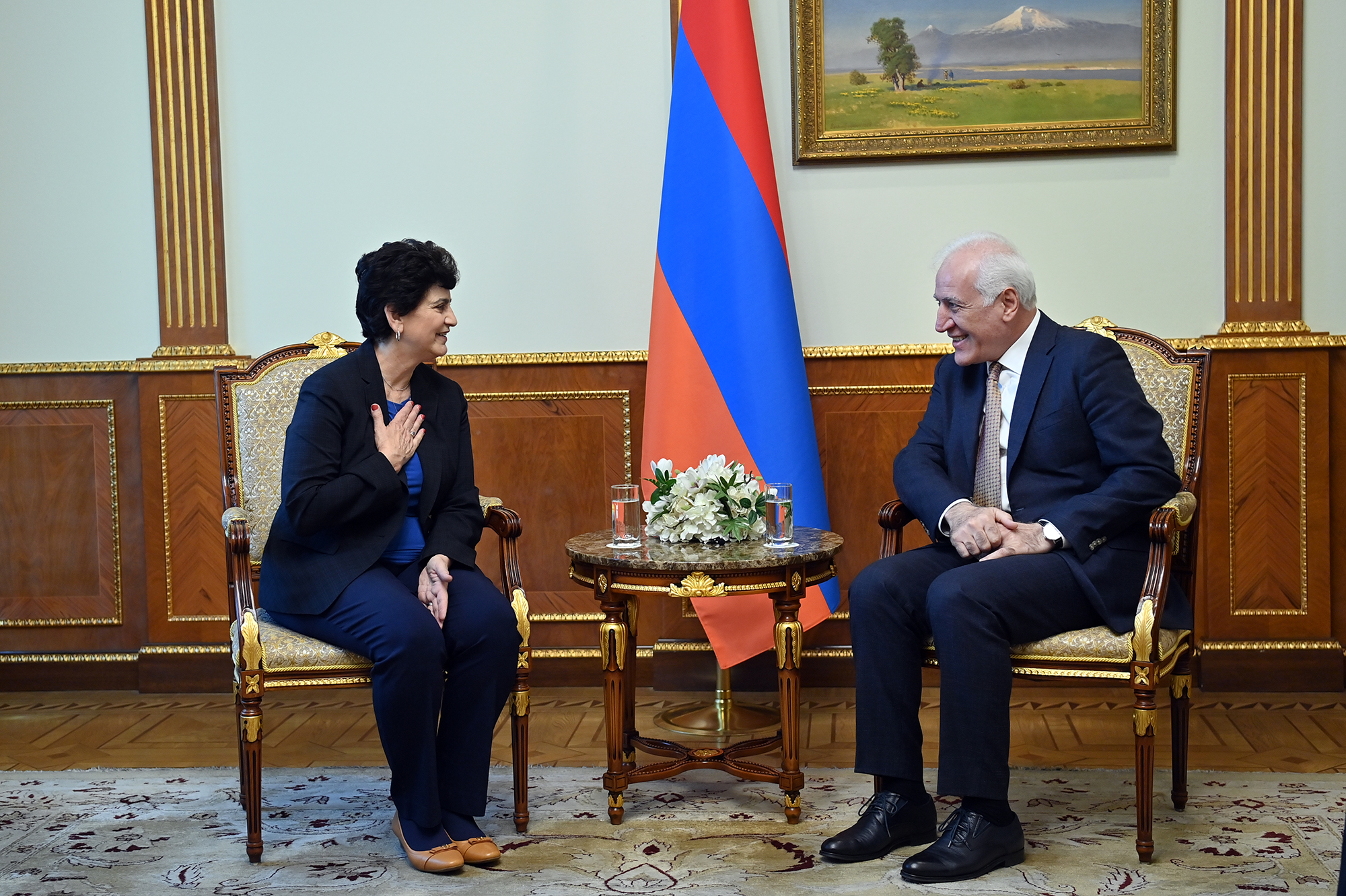 Նախագահն ընդունել է Հայ մշակութային և գիտական ընկերակցության հիմնադրամի փոխնախագահ Մերի Փափազյանին