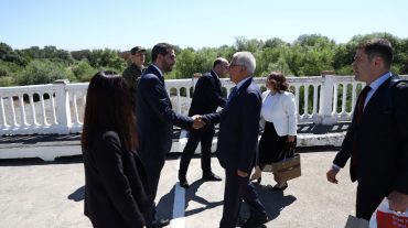 Հանդիպման սկզբում Ռուբինյանը և Քըլըչը  շրջել են Մարգարայի վերանորոգված անցակետում