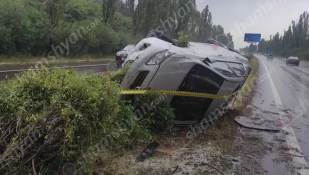 Խոշոր ավտովթար՝ Կոտայքի մարզում. «Toyota»-ն բախվել է ծառերին