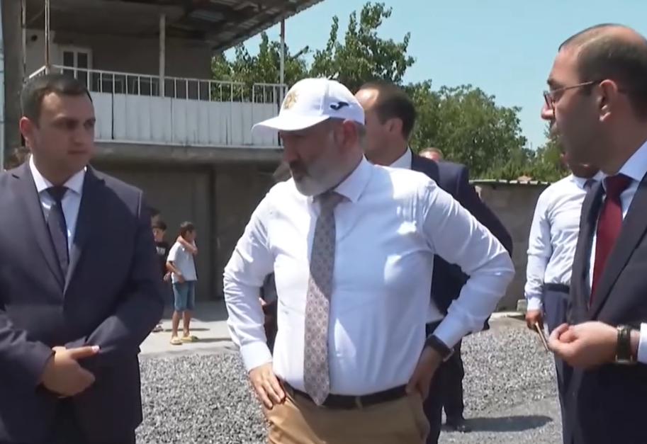 Այգեշատում սուբվենցիոն ծրագրով ընթացքի մեջ են Երիտասարդական և Մայիսյան փողոցների ասֆալտապատման աշխատանքները․ Փաշինյան