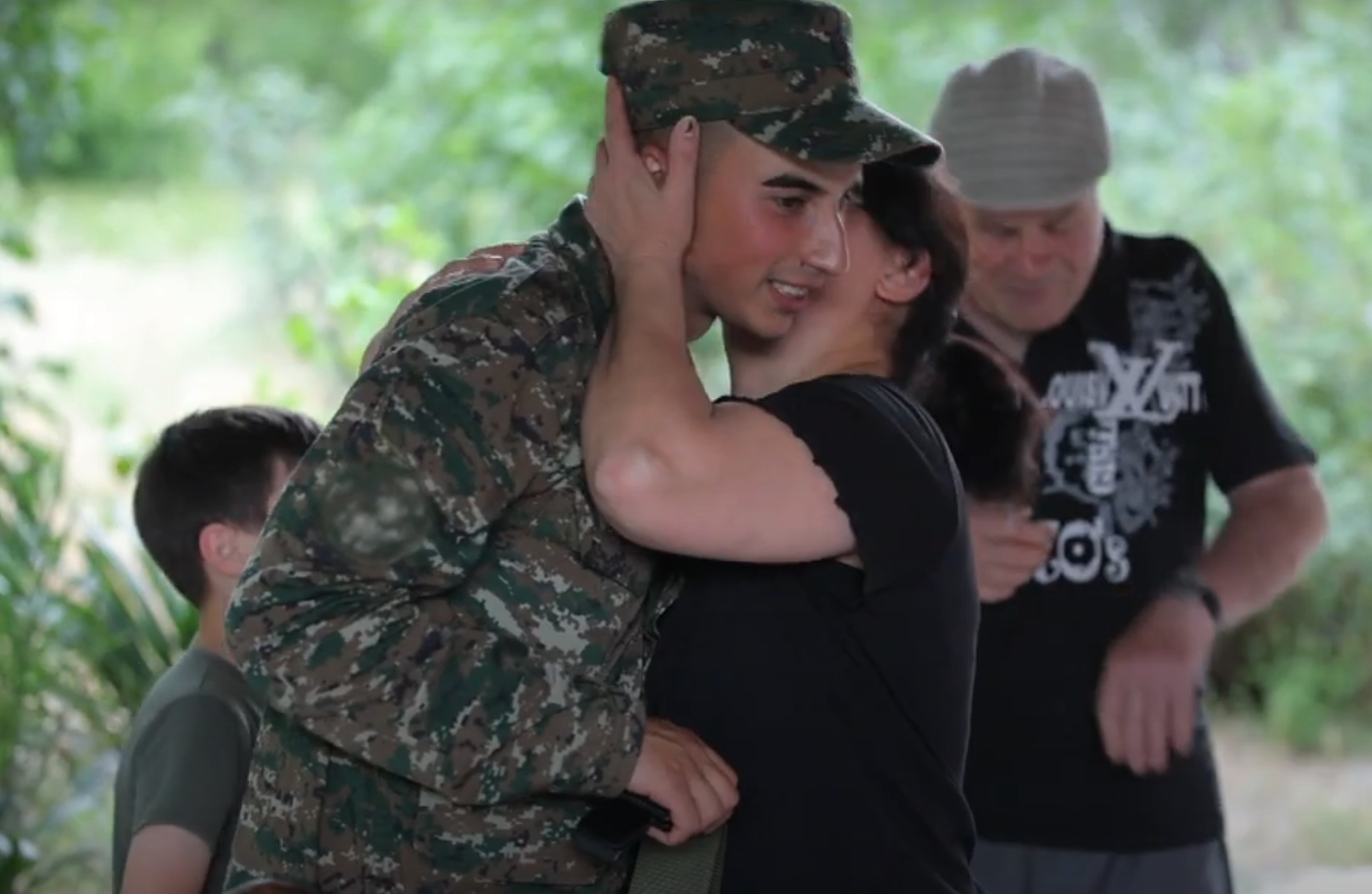 Օրինակելի զինվորին՝ անակնկալ արձակուրդ. այց հայրական տուն