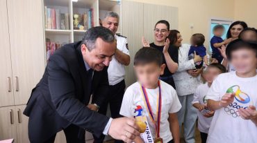 Աննա Վարդապետյանն այցելել է Շիրակի մարզի երեխայի և ընտանիքի աջակցության կենտրոն