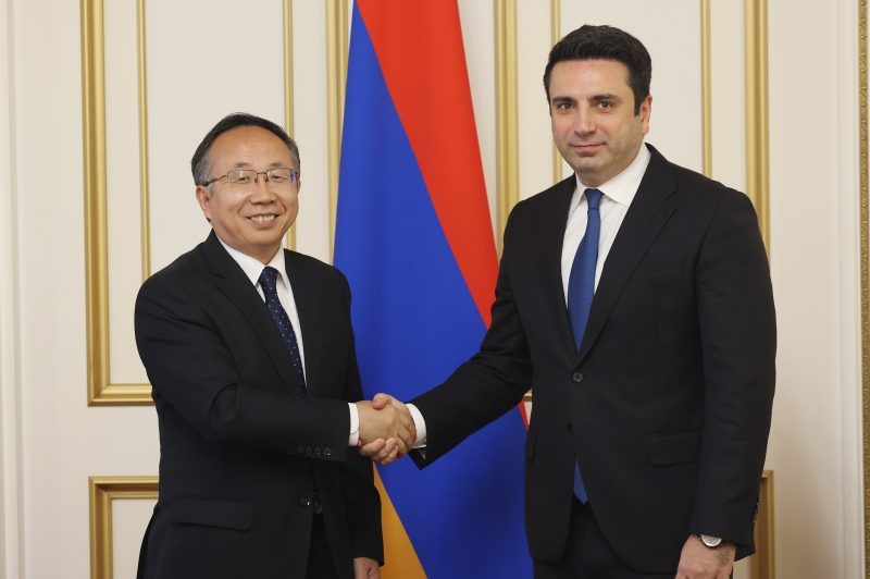 Ալեն Սիմոնյանը հրաժեշտի հանդիպում է ունեցել Չինաստանի դեսպանի հետ