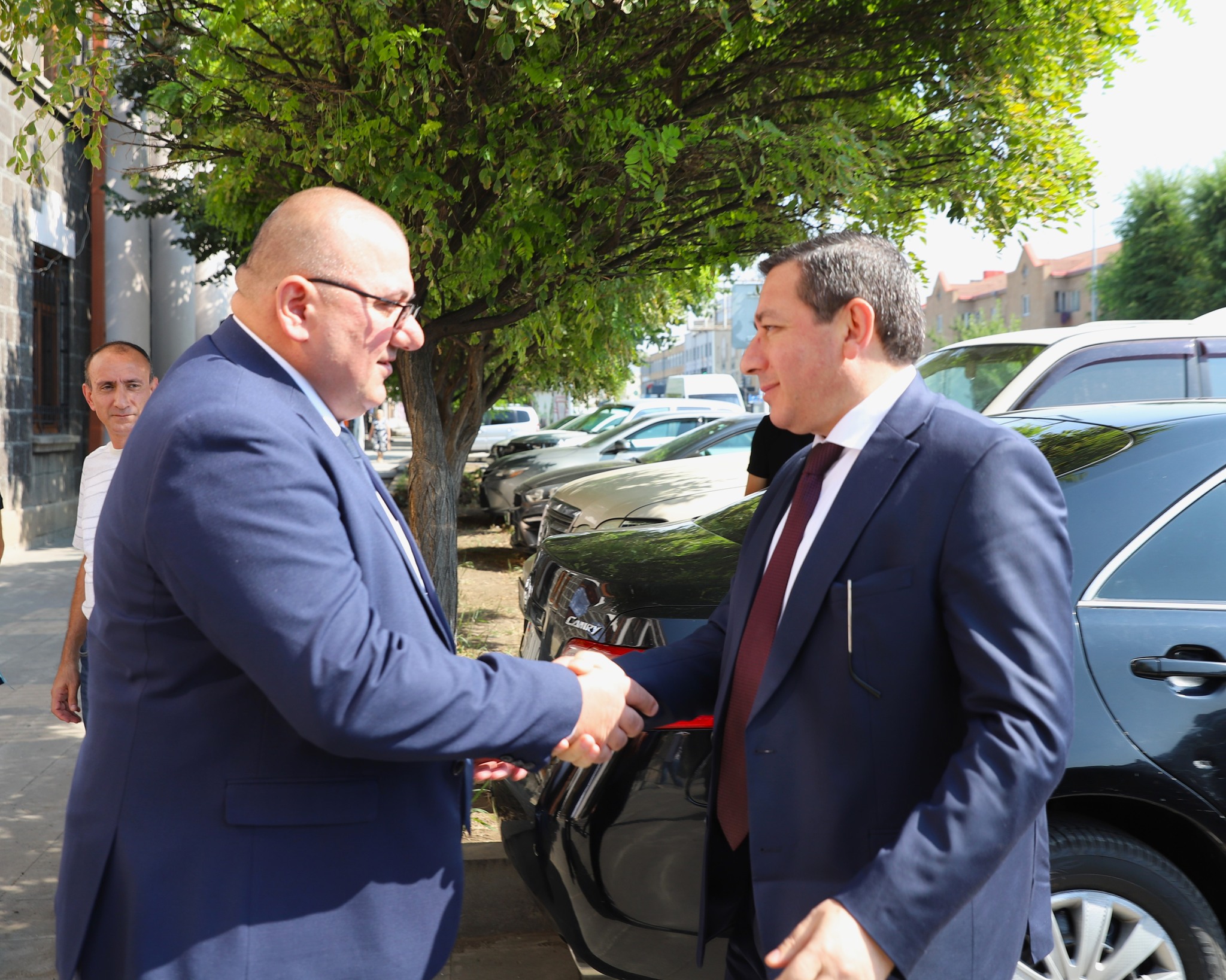 Քաղաքաշինության կոմիտեի նախագահը Շիրակի մարզպետի հետ քննարկել է Արթուր Ալեքսանյանի անվան սպորտային համալիրի կառուցման ծրագրի ընթացքը