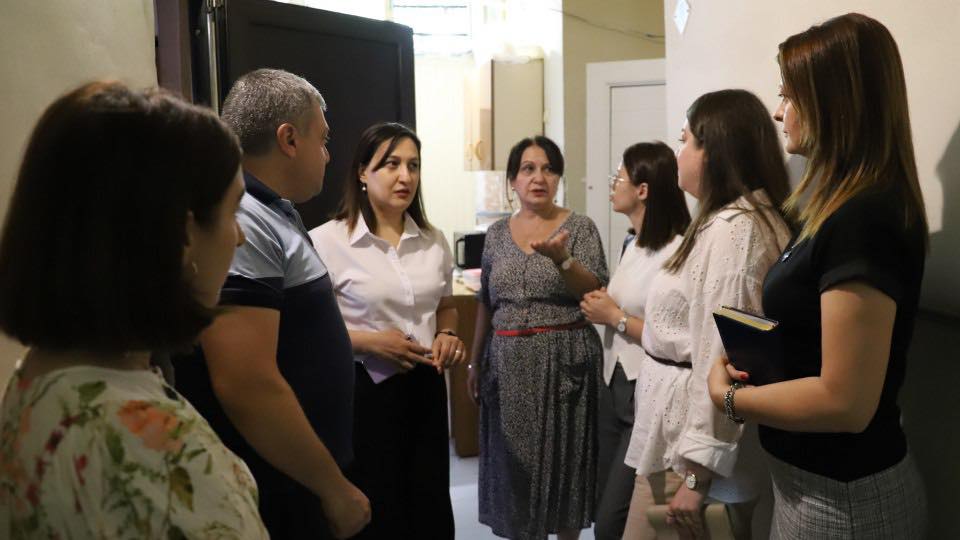 Եղիշե Չարենցին նվիրված միջոցառում՝ «Դատապարտյալների հիվանդանոց» ՔԿՀ-ում. Բանաստեղծի թոռնուհին այցելել է այն խուցը, որտեղ պահվել է Չարենցը