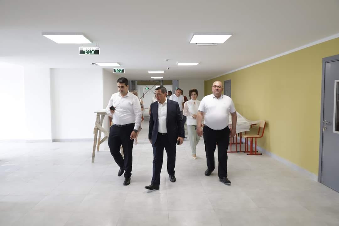 Քաղաքաշինության կոմիտեի նախագահը շրջայց է կատարել Կապսի միջնակարգ դպրոցում