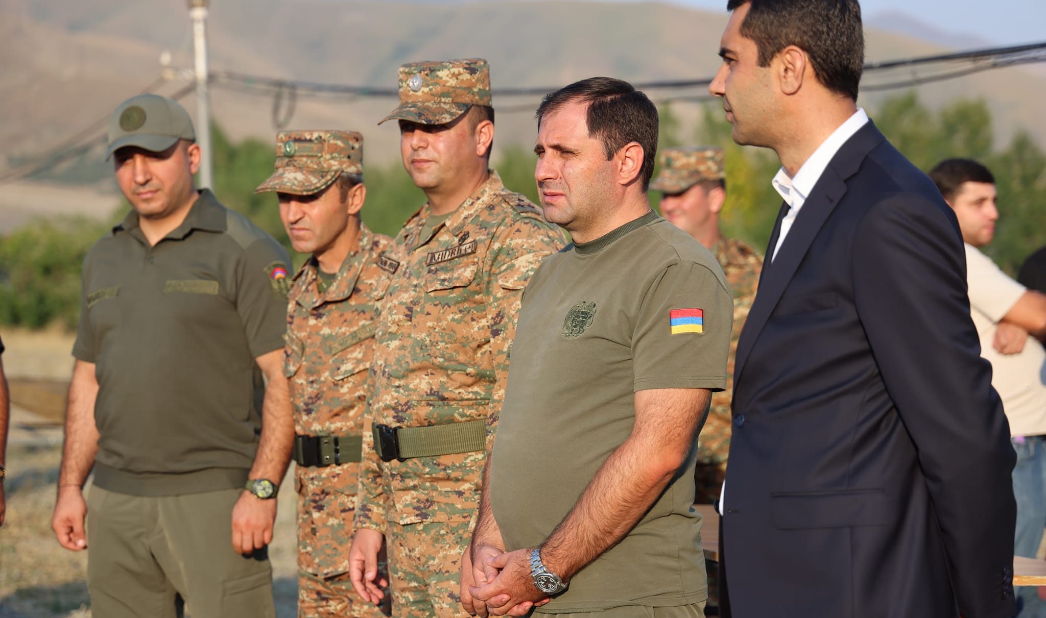 Պապիկյանն այցելել է զորամիավորման ենթակա զորամասերից մեկը, որտեղ անցկացվում է ՀՀ դպրոցների բարձր դասարանների ռազմամարզական ճամբարը