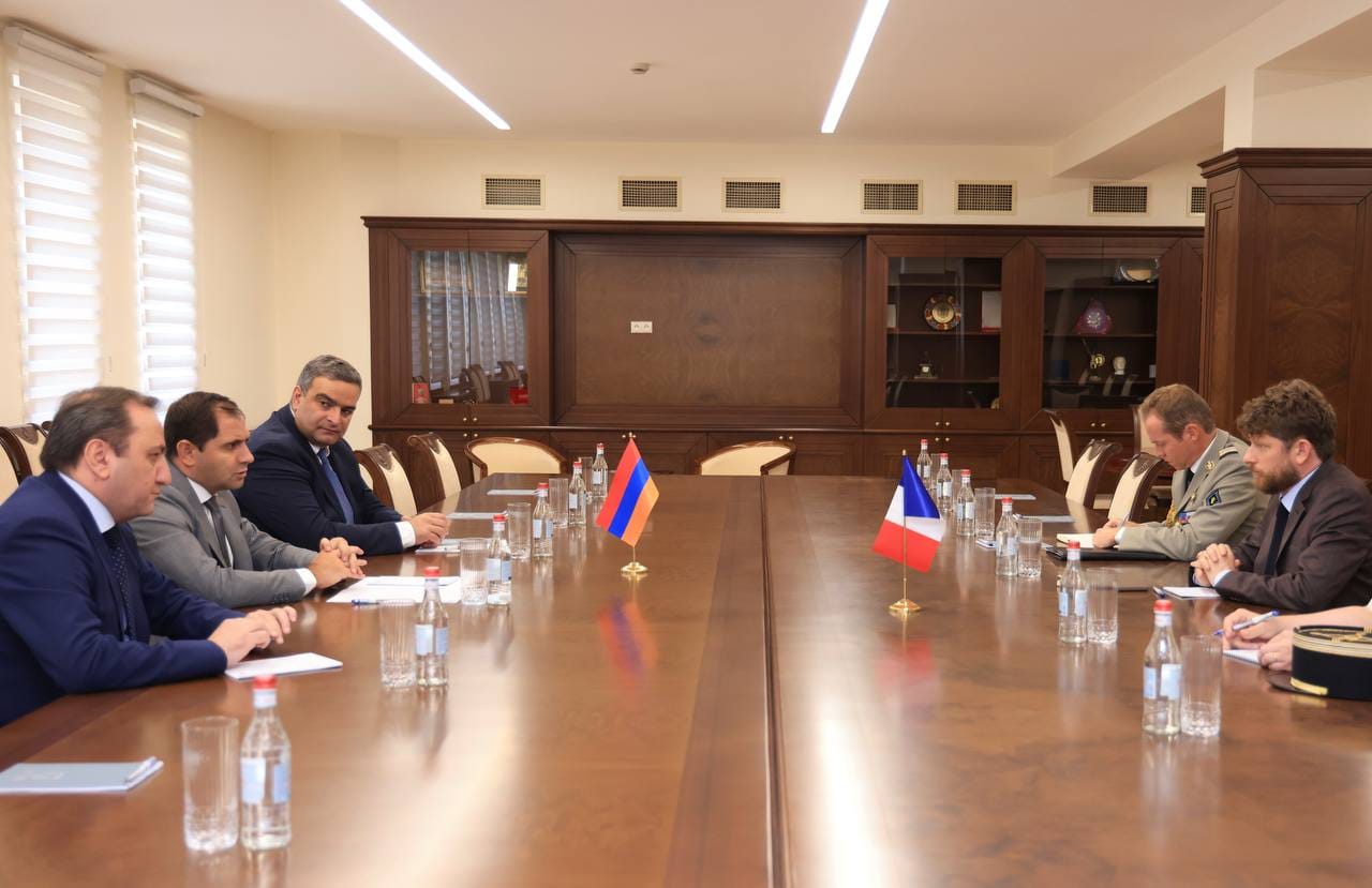 Սուրեն Պապիկյանն ընդունել է ՀՀ-ում Ֆրանսիայի արտակարգ և լիազոր դեսպան Օլիվիե Դըկոտինյիին