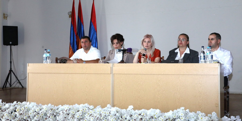 Նոր դասագրքեր, պարտադիր խմբակներ, արտադպրոցական կրթության կարևորություն. Շիրակի մարզում անցկացվել է օգոստոսյան խորհրդակցություն