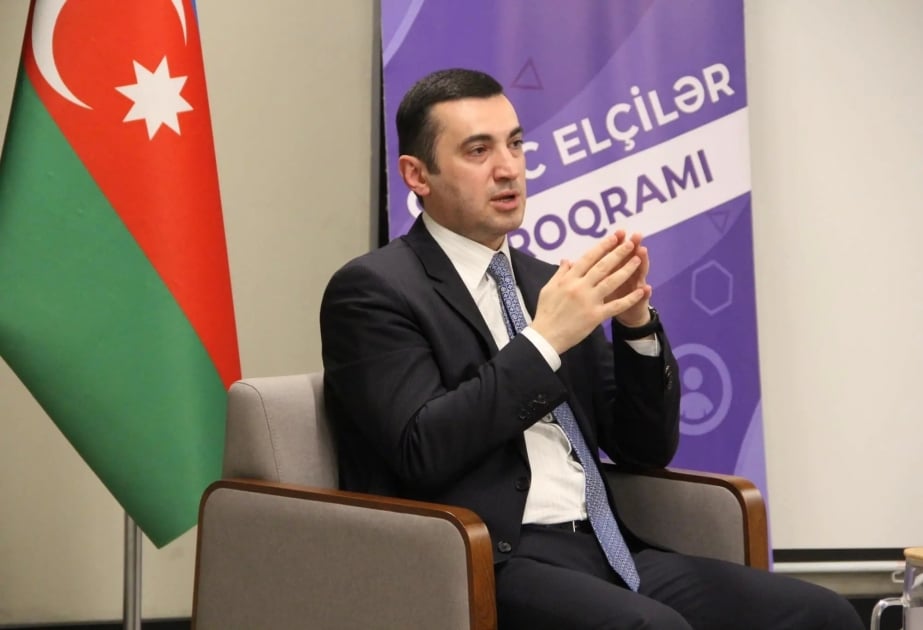 Ադրբեջանն այժմ բանակցում է Իրանի տարածքով հաղորդակցություններ անցկացնելու ուղղությամբ․ Հաջիզադե