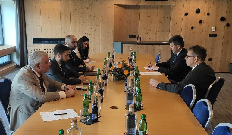 ՀՀ ԱԳ նախարարի տեղակալ Վահան Կոստանյանը հանդիպում է ունեցել Լեհաստանի արտաքին գործերի նախարարի տեղակալի հետ